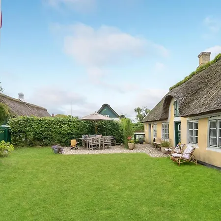 3 Bedroom Cozy In Feriehus