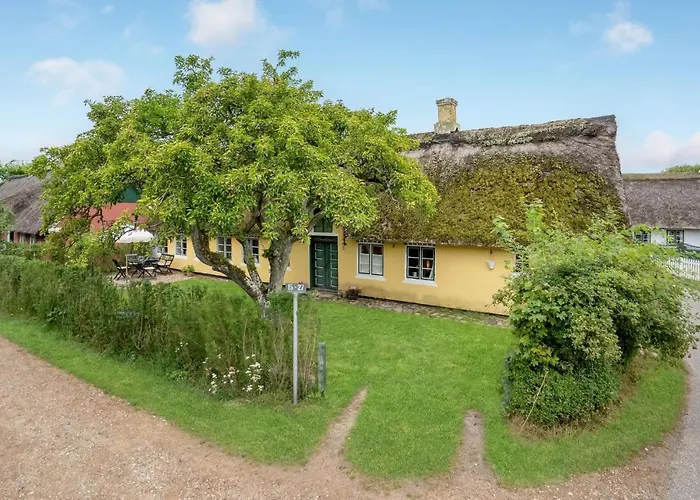 3 Bedroom Cozy In Prázdninový dům *